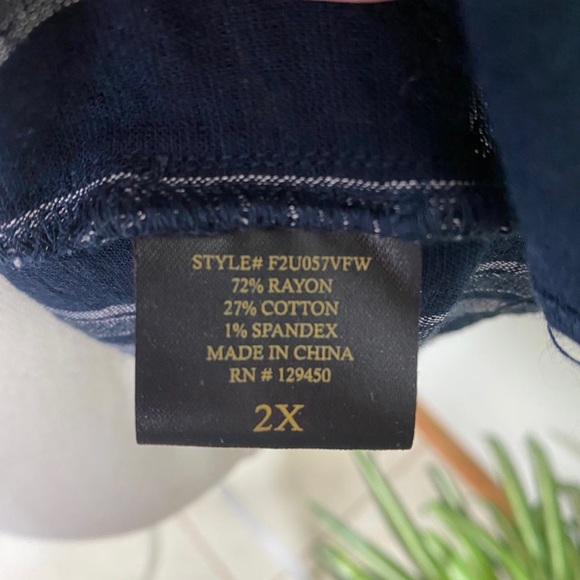 Fred David, Plus Size 2X Blouse Ruffle Sleeve Striped Navy Blue Gray EUC - Picture 8 of 9